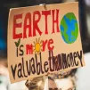 Pancarte dénonçant le changement climatique. ©Unsplash
