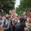 Au fond, une pancarte « La violence est au pouvoir ». Rassemblement en soutient au groupe « Soulèvements de la Terre » suite au déclenchement de la procédure de dissolution par le conseil des ministres © Herve Chatel / Hans Lucas