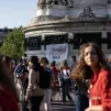 En marge du sommet pour un nouveau pacte financier mondial, un rassemblement est organisé par plusieurs ONG pour demander la fin des financements fossiles © Noémie Coissac / Hans Lucas