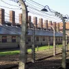 Double clôture électrifiée du camp Auschwitz I ©Wikimédia commons