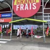 Un piquet de grève est installé depuis 10 jours devant le magasin ou les grévistes se rejoignent