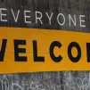Ecriteau mural "Tout le monde est le bienvenu" ©Unsplash