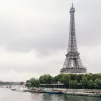 Tour Eiffel de Paris depuis les quais de Seine, France. ©Unsplash