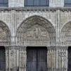 Le tympan de la cathédrale Notre-Dame de Chartres est aussi un moyen de transmission aux personnes les plus simples. © Patrick dC sur Wikicomment