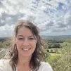 Gwennyn er Menez Are e-lec'h emañ o chom. Gwennyn dans les Monts d'Arrée, où elle habite.