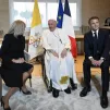 Le pape s'entretient avec Brigitte et Emmanuel Macron à Marseille le 23 septembre 2023 à Marseille ©Dicastero per la Comunicazione