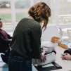 L’Emploi Accompagné est né d’un constat sévère : le chômage chez les personnes en situation de handicap est deux fois supérieur à celui des actifs ordinaires.