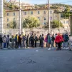 En Italie, a Vintimille, les migrants font la queue pour rentrer dans le centre d’accueil Caritas pour prendre le repas, Vintimille le 20 janvier 2023. / Photo : Frederic Pasquini by Hans Lucas