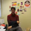 Eric Le Lann, animatour ha kenurzhier Ti ar Vro Landerne-Daoulaz en e vurev. Eric Le Lann, animateur et coordinateur de Ti Ar Vro Landerneau-Daoulas, dans son bureau.