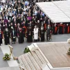 Le pape François participe à une veillée de prière œcuménique avant l'ouverture du synode sur l'avenir de l'Église, place Saint-Pierre, Vatican, le 30/09/2023 ©Vatican Media / Hans Lucas