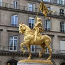  Emmanuel Frémiet - Statue équestre de Jeanne d’Arc, située place des Pyramides dans le 1er arrondissement de Paris