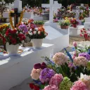 Cimetière fleuri à l'occasion de la Toussaint, Wallis et Futuna