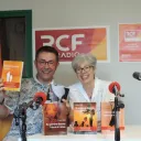 Titre Instant Culture sur fond orange de rubrique Culture avec en bas à droite la caricature de Thierry Chesneau lunette rouge et micro RCF à la main