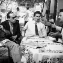 DR. Mauro Bolognini (2e à gauche) discutant avec Mario Monicelli, Pietro Germi et Federico Fellini, en 1956.