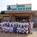 2020 - Diocèse de Thiès - Une vingtaine d'élèves du lycée Mont-Roland de Dole et leurs enseignants ont découvert l'hôpital diocésain de Thiès en fin d'année 2019