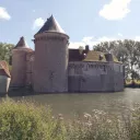 2020 DR - Les douves du Château d'Olhain ont été pour une bonne partie préservées, ce qui accentue le charme de cet îlot fortifié - HdF