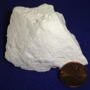 Le kaolin, argile nécessaire à la fabrication de la porcelaine.