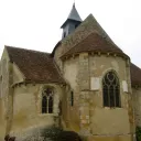 Chevet de l'égliseSt Georges de St Jeanvrin, avec les fenêtres en style flamboyant.