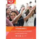 Titre Vitamine C Nièvre sur fond rose de rubrique Vie spirituelle avec croix creuse chrétienne sur la droite au dessus d'une pile de journaux de presse écrite quotidienne en bas à droite au premier plan