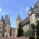 Château des Stuarts et hôtel de ville à Aubigny-sur_Nère.