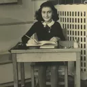 Anne Frank à l'école Montessori d'Amsterdam en 1940.