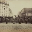 Une barricade lors du soulèvement du 18 mars 1871.