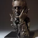 Buste en bronze de Ian Fleming, réalisé par le sculpteur Anthony Smith en 2008.