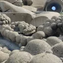 © RCF Anjou - Oeuvre de l'artiste Pierre Warminski, l'Hélice terrestre est à la fois sculptée dans le tuffeau... et le béton...