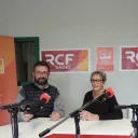 Titre Instant Culture sur fond orange de rubrique Culture avec en bas à droite la caricature de Thierry Chesneau lunette rouge et micro RCF à la main