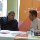 Titre Instant Culture sur fond orange de rubrique Culture avec en bas à droite la caricature de Thierry Chesneau lunette rouge et micro RCF à la main