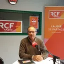 Vignette Invité local sur fond rouge de rubrique actualité avec en bas à droite le micro RCF et la mention Nièvre