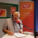 Titre Les Apartés du Secours catholique sur fond rose de rubrique Vie spirituelle avec logo du Secours catholique Caritas France centré en bas