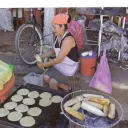 Titre Les échos du CCFD Terre Solidaire sur fond bleu de rubrique Économie et Société avec photos en bas à droite du titre présentant trois enfants africains en train de manger du riz dans leur gamelle avec les mains