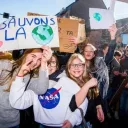 Titre Les échos du CCFD Terre Solidaire sur fond bleu de rubrique Économie et Société avec photos en bas à droite du titre présentant trois enfants africains en train de manger du riz dans leur gamelle avec les mains