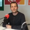 Vignette Invité local sur fond rouge de rubrique actualité avec en bas à droite le micro RCF et la mention Nièvre