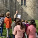 Les enfants sont attentifs pour comprendre comment fonctionnent les dispositifs de défense. © RCF Sud Bretagne