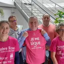 Avec la Ligue contre le cancer, représentée par Chantal Blanchard, sa présidente départementale (1ère à droite, au premier plan), le docteur Emmanuel Blin (1er à droite, au second plan) a présenté la campagne Octobre rose, mardi dernier.
