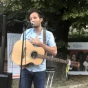 Vianney a donné un concert gratuit dans le cadre de l'heure solidaire pour Habitat et Humanisme © RCF Sarthe