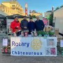 L'équipe du Rotary de Châteauroux en pleine vente sur le marché de la cité castelroussine © Rotary Club de Châteauroux