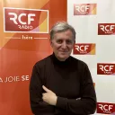 Le pianiste Billy Eidi dans le studio de RCF Isère