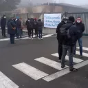 Malgré le froid et le brouillard, l'intégralité du personnel éducatif du collège Ledoux de Dole a participé à cette journée "Collège mort" ©RCF Jura - Janvier 2022