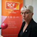 Caroline Roose dans le studio de RCF Nice Côte d'Azur