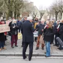 Jeudi 10 février, Hervé Morin a été interpellés par une soixantaine de militants sur l'implantation d'un gazoduc dans le Perche ®Bien Vivre dans Le Perche