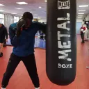Gustave Tamba à l'entraînement dans la salle de boxe de l'AMSLF