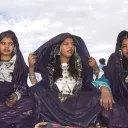 femmes touareg habillées en" takakat"