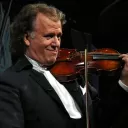 André Rieu au violon en 2010. © Wikipedia.