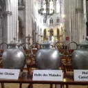 Les huiles vont être bénies par l'évêque au cours de la célébration ©RCF en Berry.