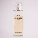 L'iconique parfum de Chanel, mis en vente officiellement le 5 mai 1921. © Pixabay.