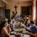 Le repas, un temps de communion pour les bénévoles du sanctuaire de Rocamadour ©Alexandre CHELLALI/CIRIC
