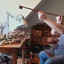 Eric Grandchamp fabrique des archets à Crozon @ Christophe Pluchon, RCF 2022